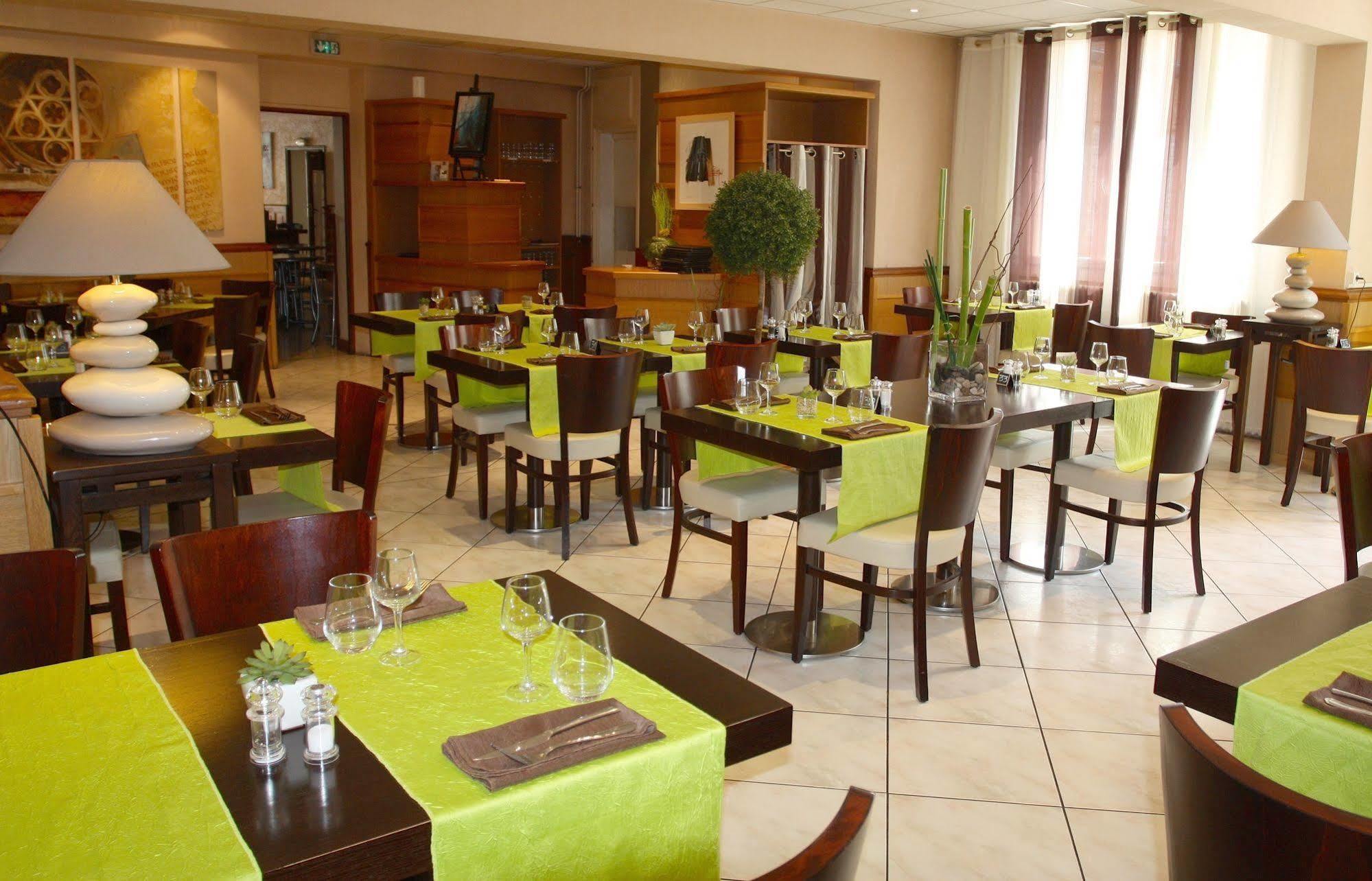 Logis Hotel Restaurant Du Midi - Rodez Centre Esterno foto